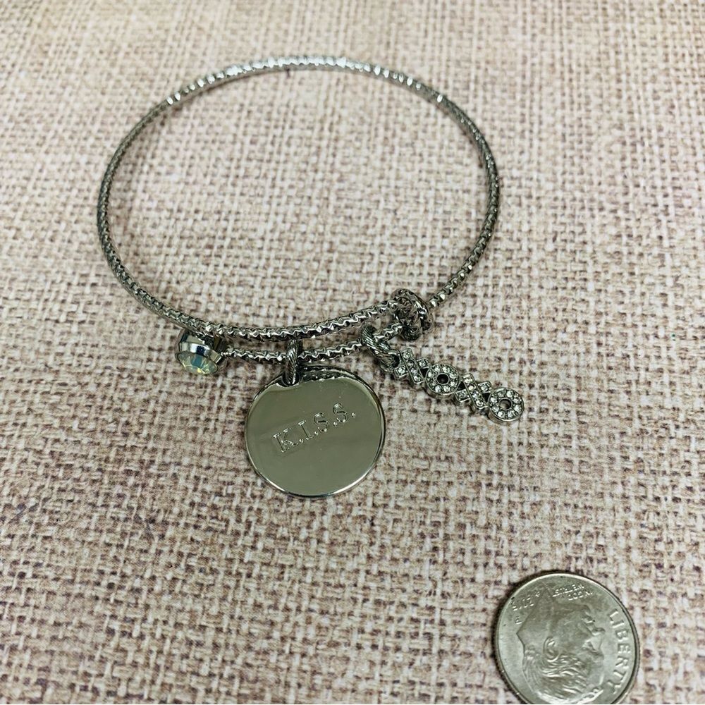 MaryโKayโKISSโCharmโBraceletโ